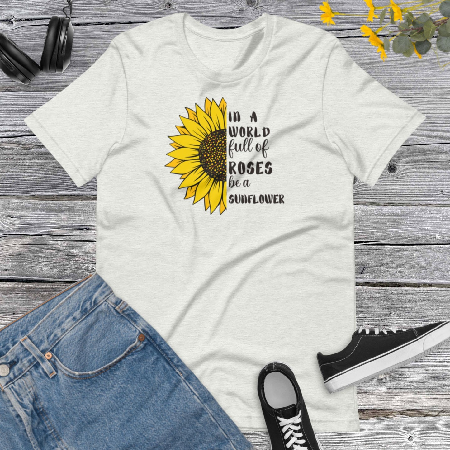 In a World full of Rosas be a Sunflower, Sunflower Lover, Inspiracional, Good Vibes, Nature, Sunflower Unisex t-shirt