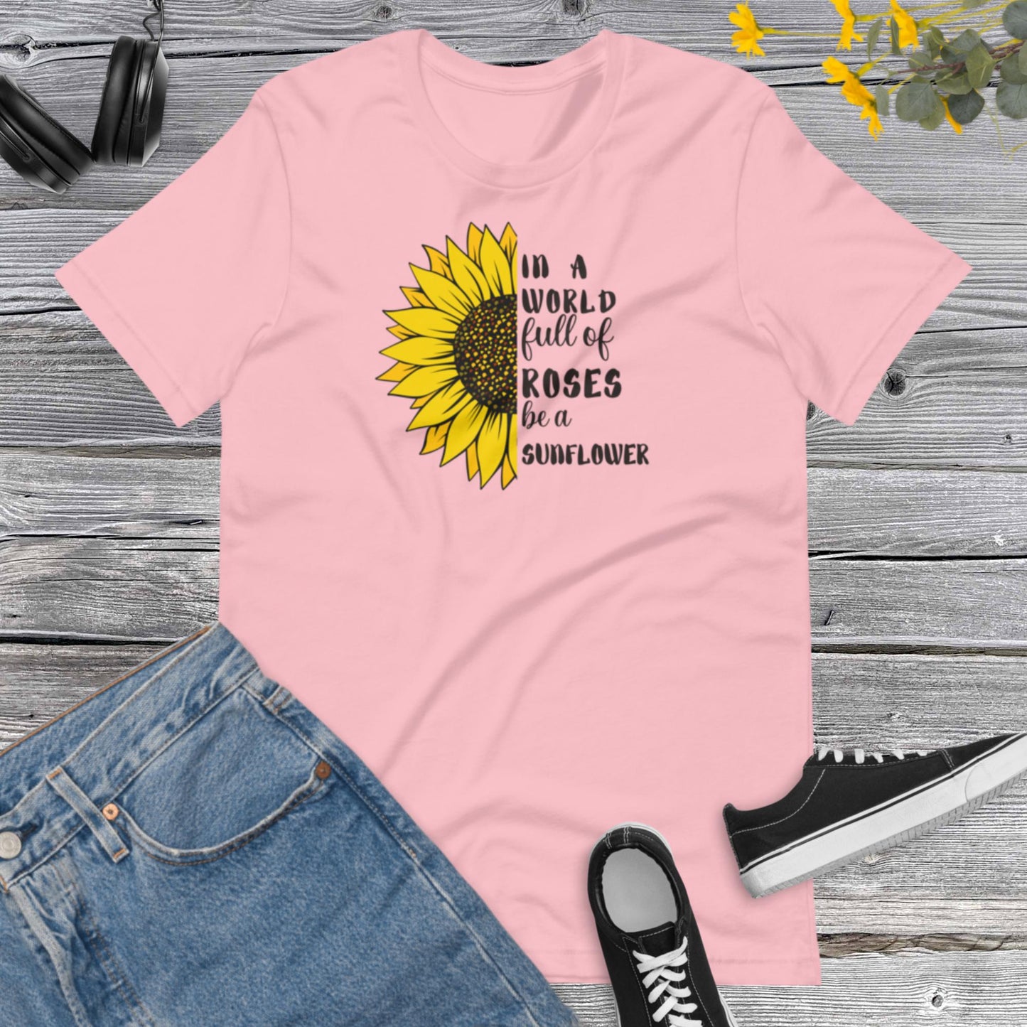 In a World full of Rosas be a Sunflower, Sunflower Lover, Inspiracional, Good Vibes, Nature, Sunflower Unisex t-shirt