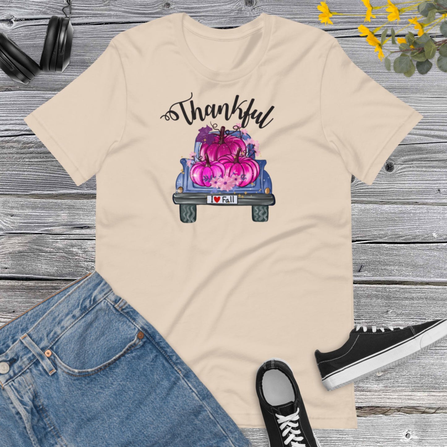 Thankful Truck Pumpkins Pink, Fall Harvest on pickup Truck, Pumpkin Flower, Thanksgiving Gift, Happy Thanksgiving Unisex t-shirt