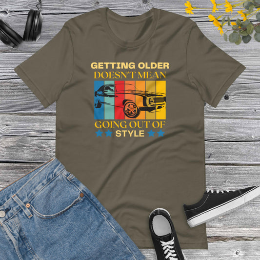 Getting Older Doesn't Mean Going Out Of Style, Vintage Style, old man, Birthday Dad, Aged to perfection, Birthday Limite edition Unisex t-shirt