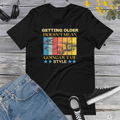 Getting Older Doesn't Mean Going Out Of Style, Vintage Style, old man, Birthday Dad, Aged to perfection, Birthday Limite edition Unisex t-shirt