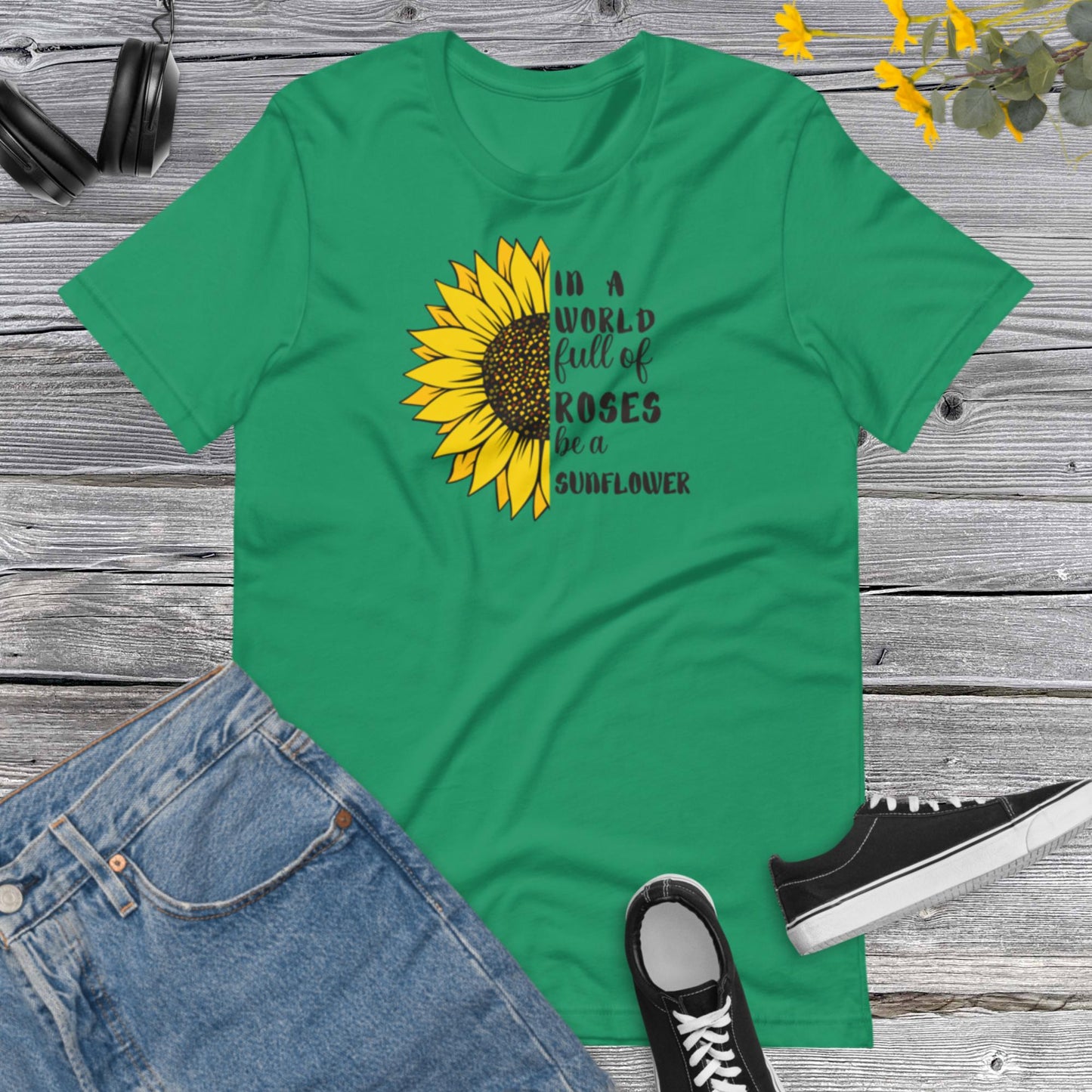 In a World full of Rosas be a Sunflower, Sunflower Lover, Inspiracional, Good Vibes, Nature, Sunflower Unisex t-shirt